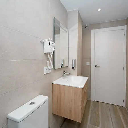 Enmathi Benalua فندق