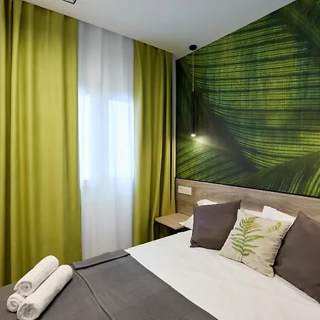 Enmathi Benalua فندق لقنت