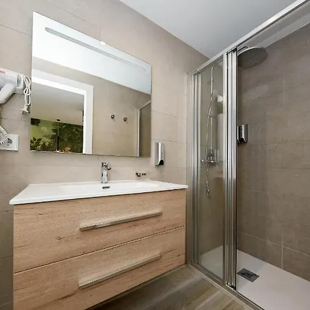 Enmathi Benalua 2* لقنت