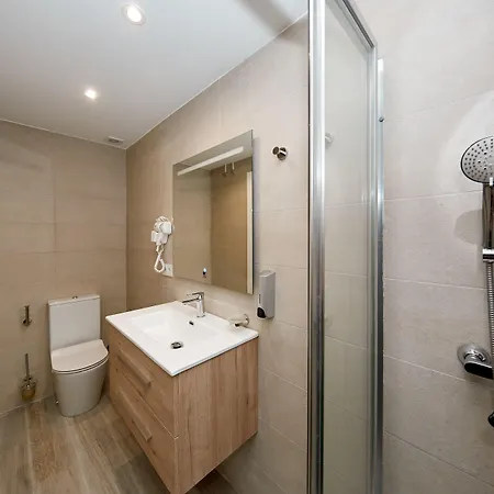 Enmathi Benalua فندق